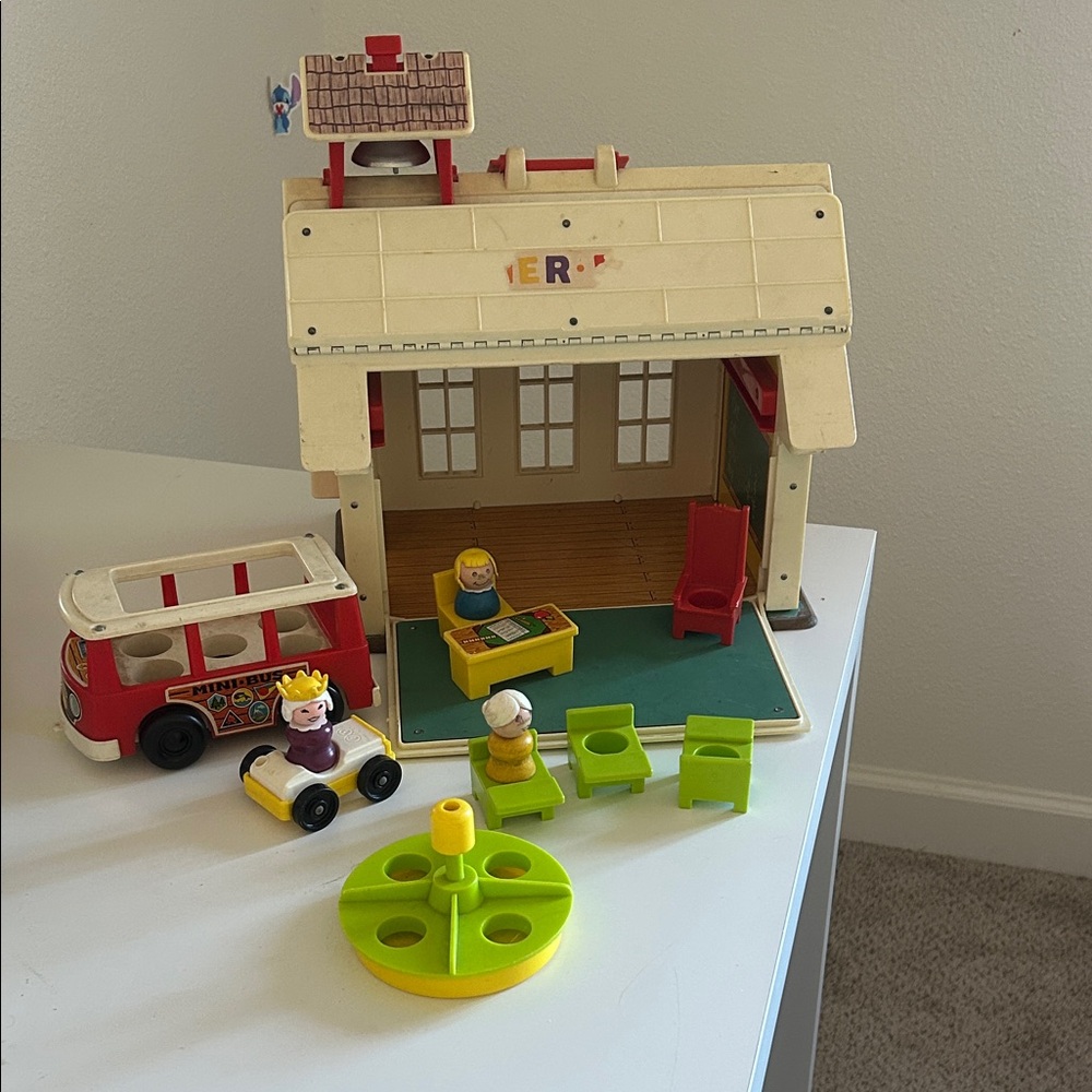 Fisher price 1971 vintage school house, with accessories